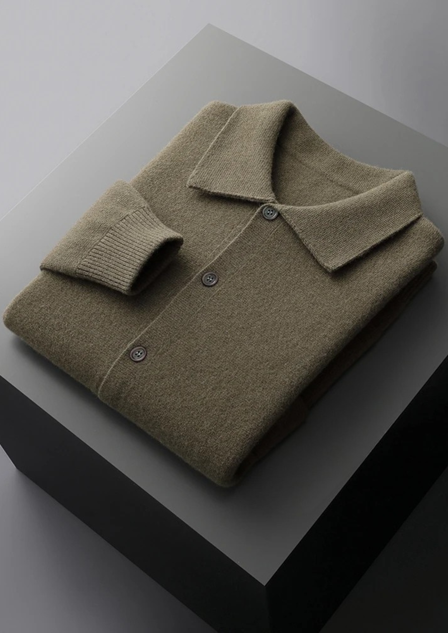 Men’s Button-Up Cardigan with Patch Pockets – Refined Everyday Layer