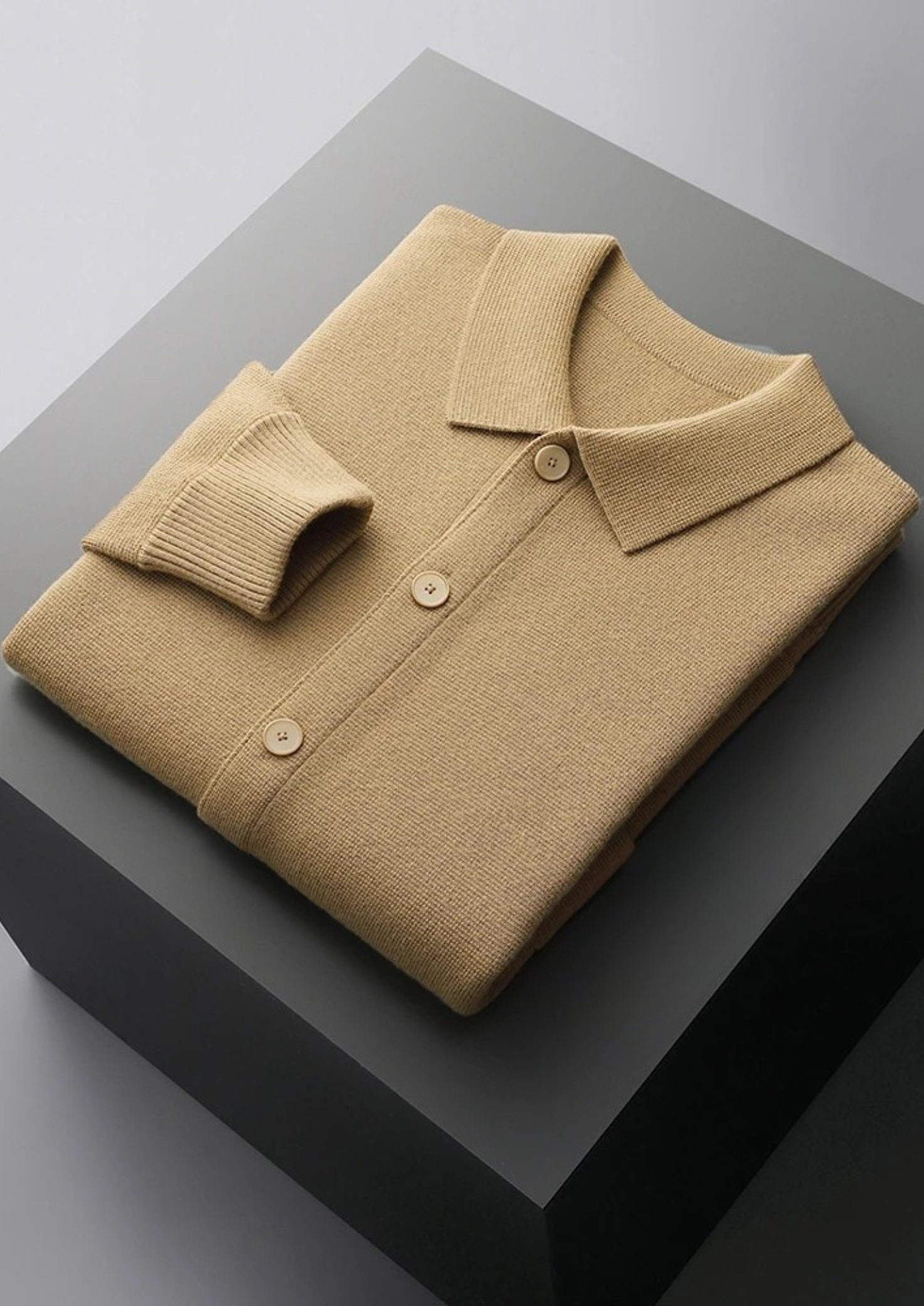 Men’s Button-Up Cardigan with Patch Pockets – Refined Everyday Layer