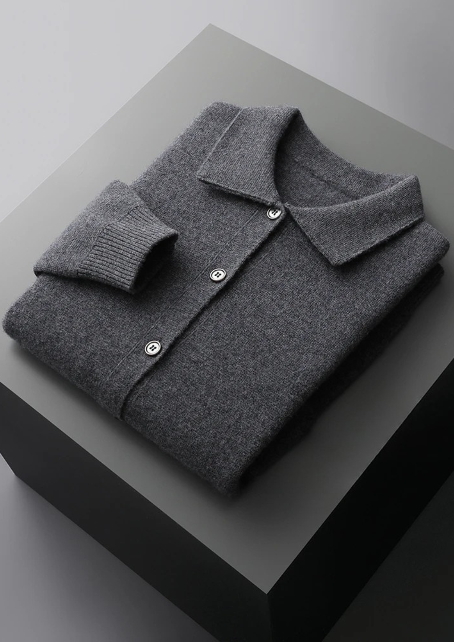 Men’s Button-Up Cardigan with Patch Pockets – Refined Everyday Layer