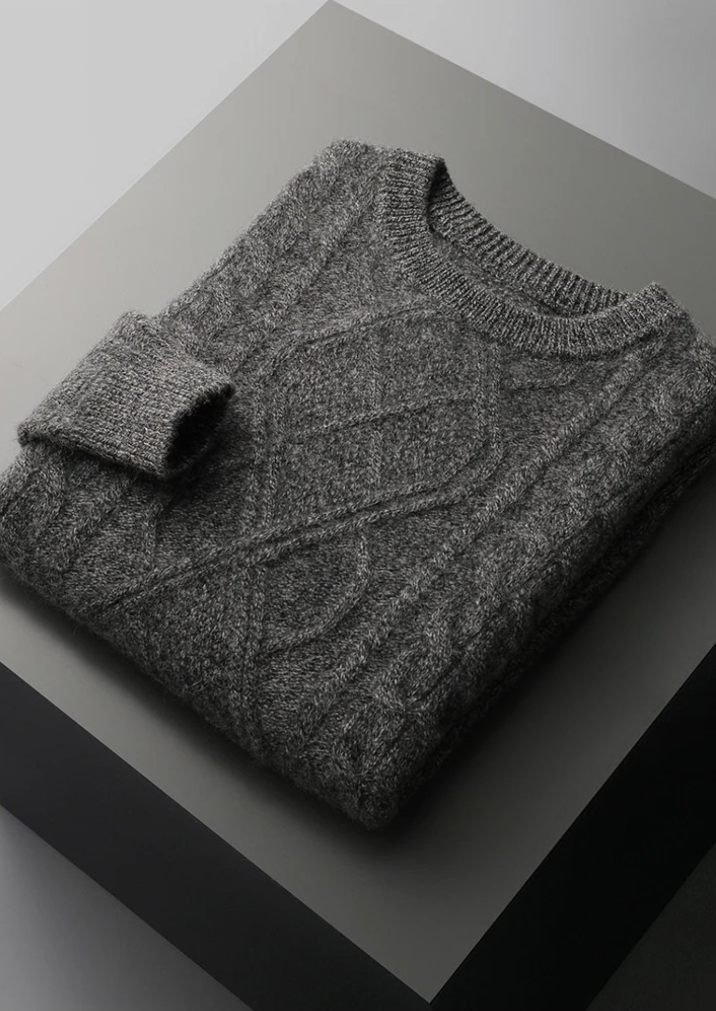 Men’s Cable Knit Crew Neck Sweater – Classic Winter Layer
